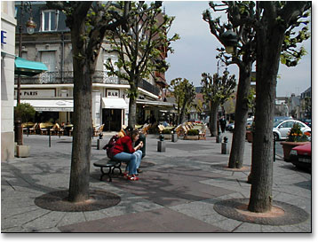 Coming from West (Place Morny is on the right)